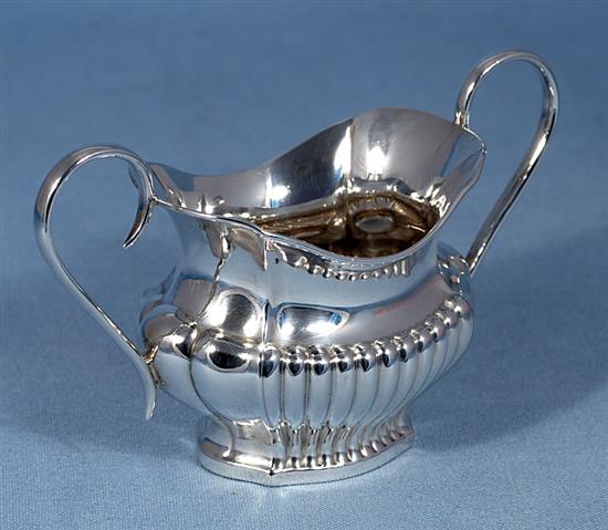 An Edwardian silver sugar bowl, Height 4”/102mm Width inc handles 6 ½”/168mm Weight: 5.5oz/155grms